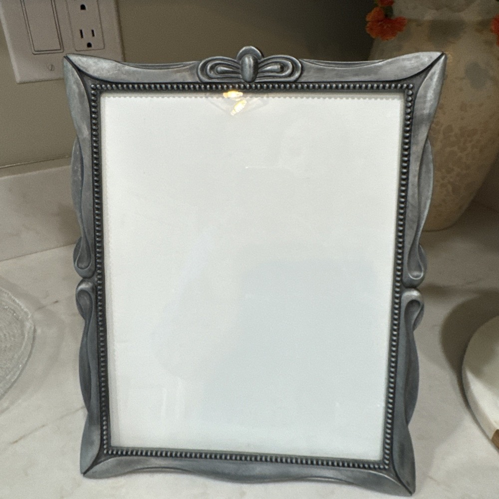 Vtg The Weston Gallery Silver Table Top Metal Ornate Picture 7 x 9.5 Easel Frame
